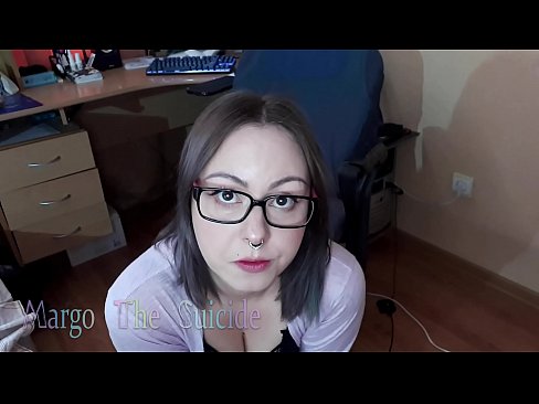 ❤️ Neska sexy betaurrekoekin dildoa zurrupatzen du kameraren aurrean ️❌ Azal pornoa %eu.prendiporno.ruan ❌️