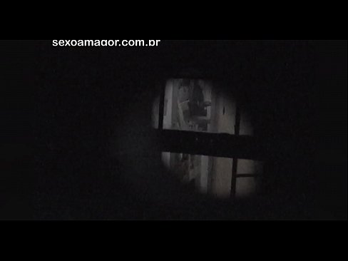 ❤️ Blondie ezkutuan grabatzen du auzoko voyeur batek adreilu hutsen atzean ezkutatuta ️❌ Azal pornoa %eu.prendiporno.ruan ❌️