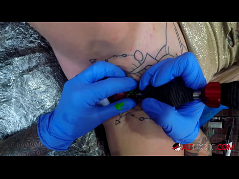 ❤️ Sully Savage-k izugarri tatuatu zuen klitorian tatuaje bat egin zuen ️❌ Azal pornoa %eu.prendiporno.ruan ❌️